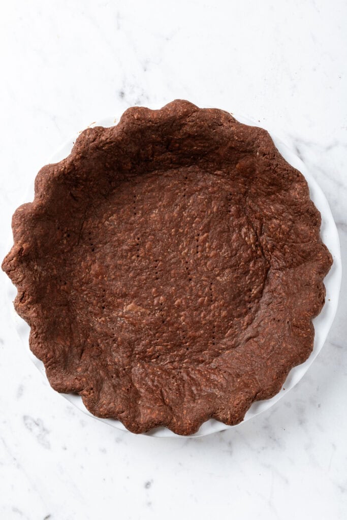 A baked chocolate pie crust in a dish.