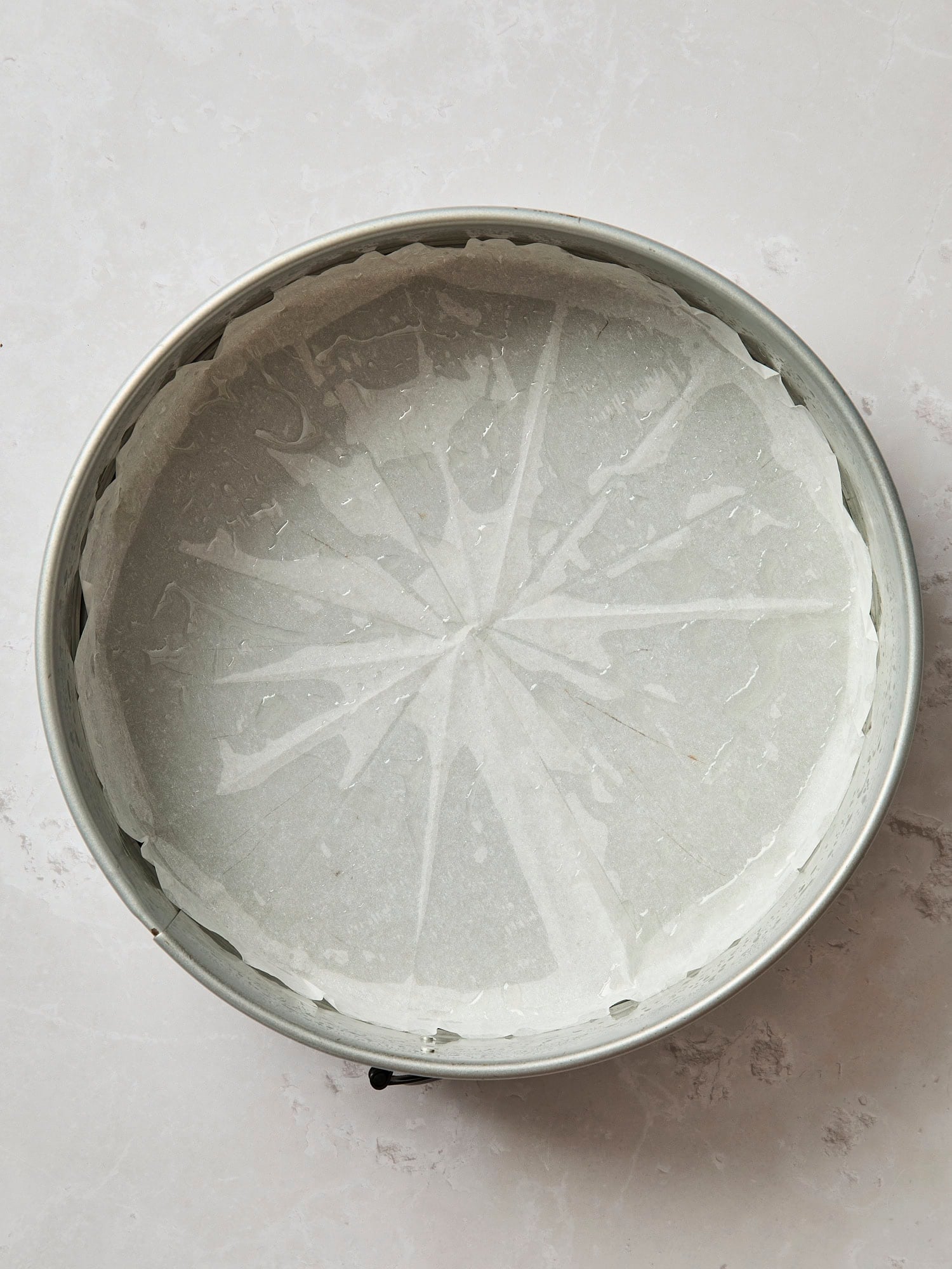 Round cake pan fitted with parchment paper and greased.
