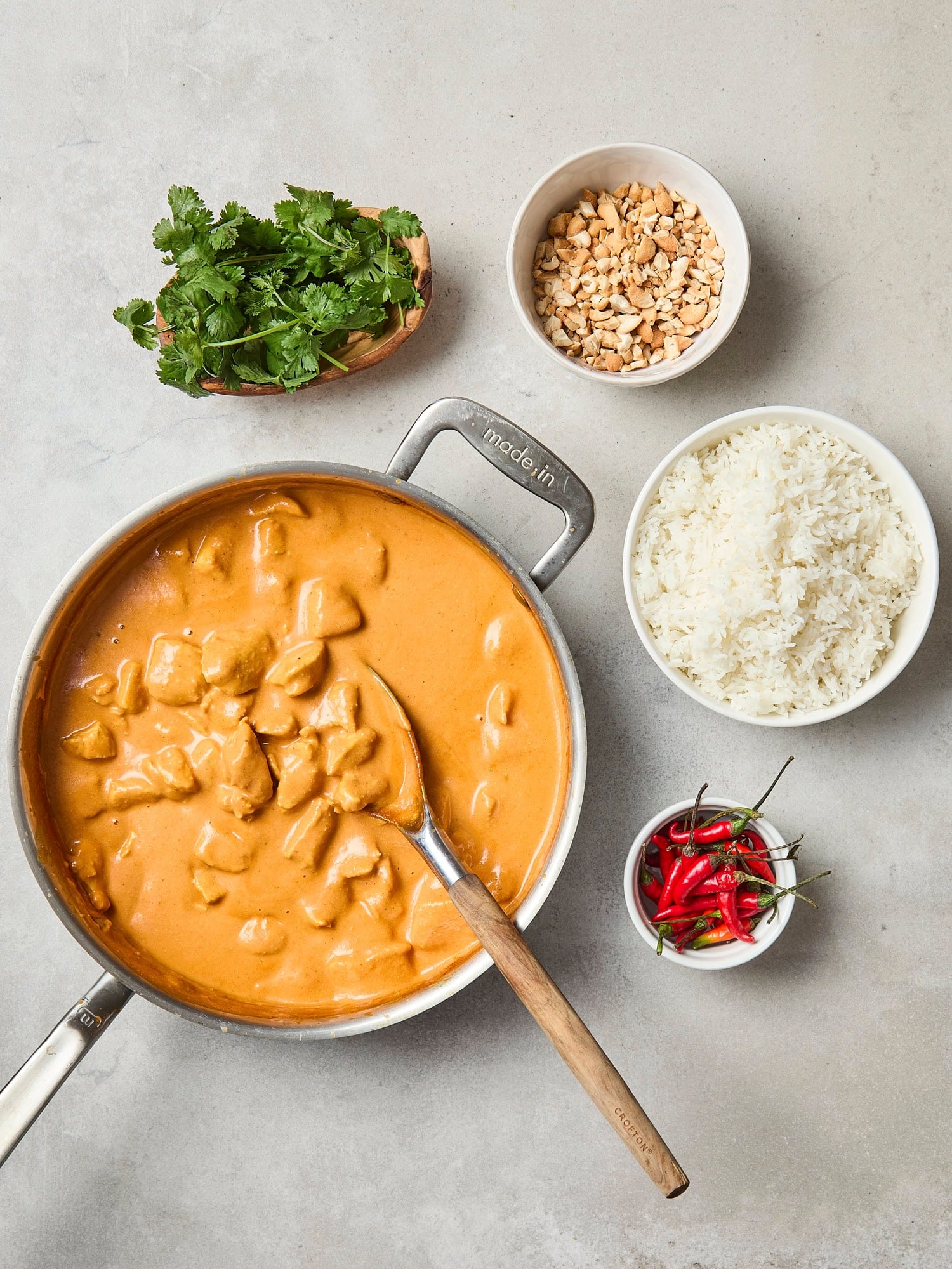 All components and toppings for butter chicken recipe.