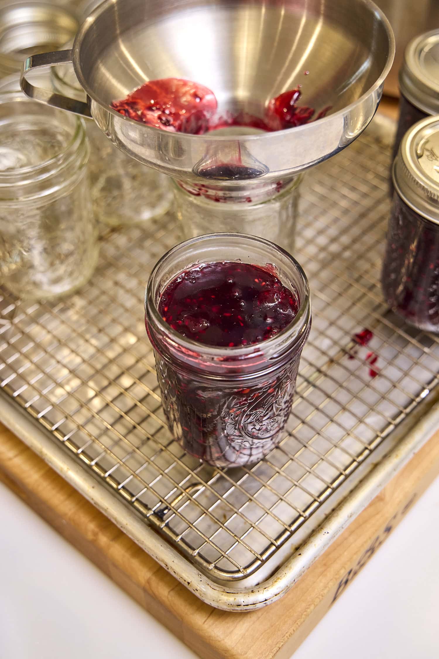 Headspace left for blackberry jam in jar.